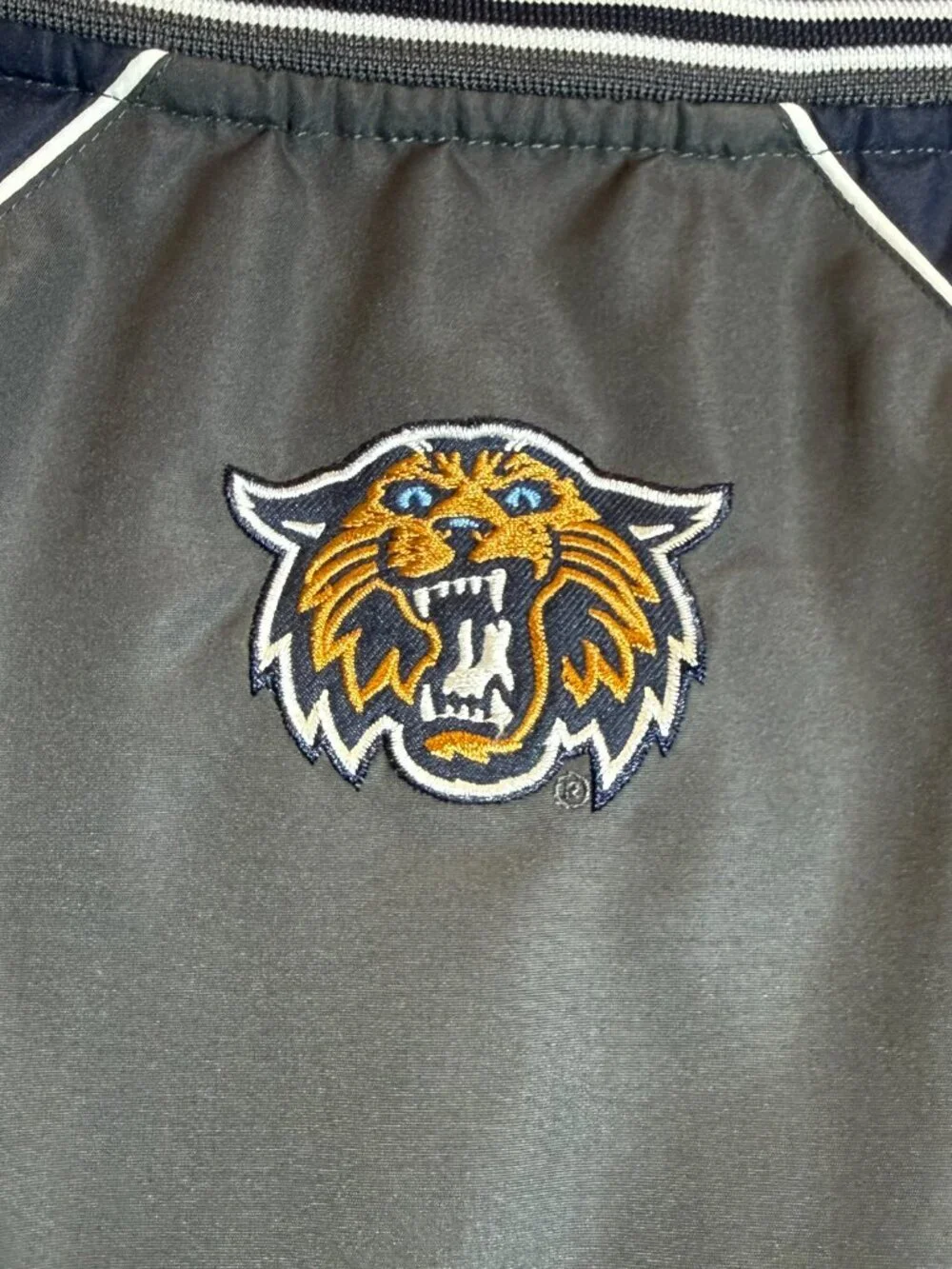 Villanova University Wildcats V-Neck Windbreaker Jacket Men's Medium Gray Sports
